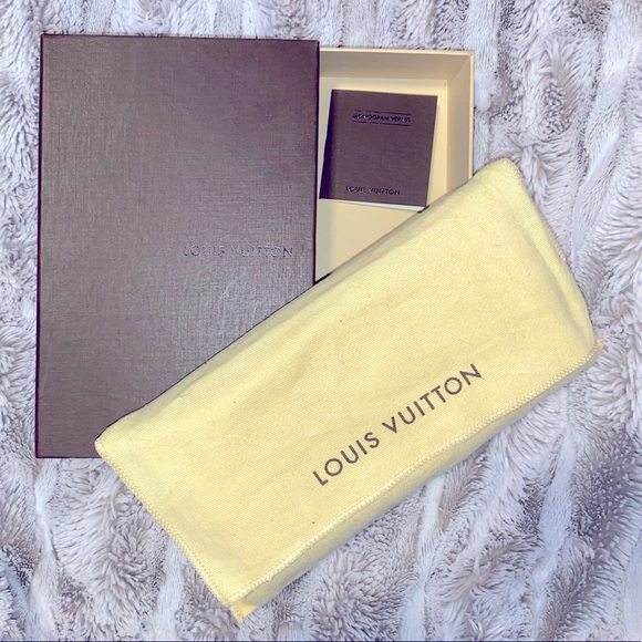 β SOLD β 
Authentic Lm Ed Louis Vuitton Monogram Vernis Sarah Wallet Rose Indien - Picture 6 of 6
